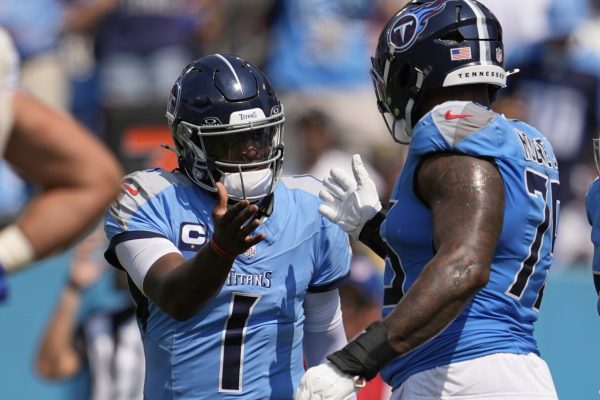 Titans’ rookie QB under pressure as line struggles